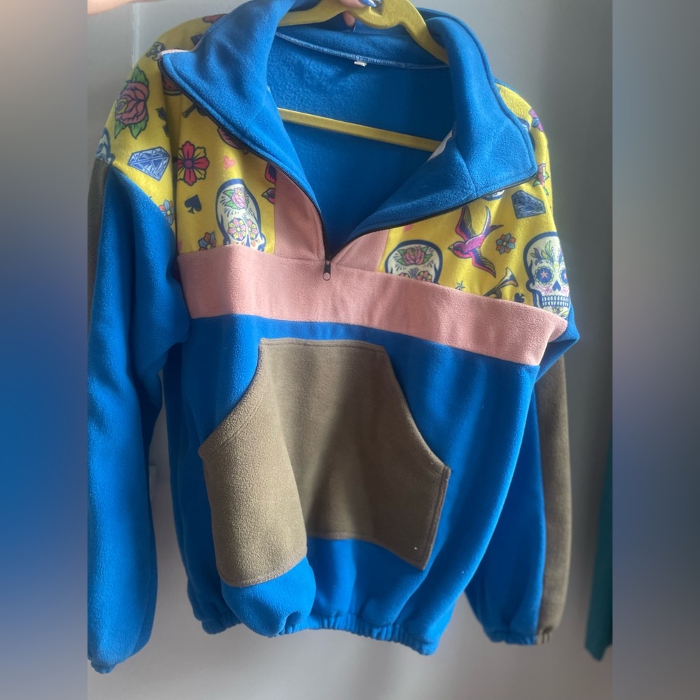 Vintage fleece pullover with skulls, trumpets, birds, flowers size L